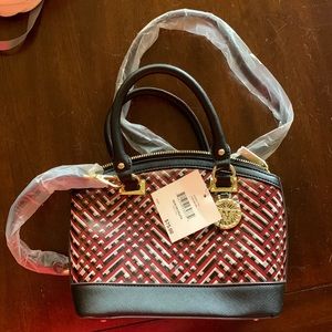 Brand new Anne Klein 2 in 1 handbag with shoulder strap.